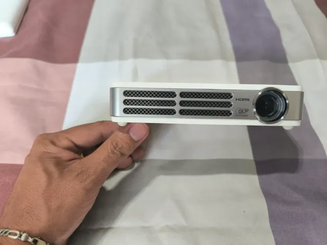 Projetor Portátil - usado 