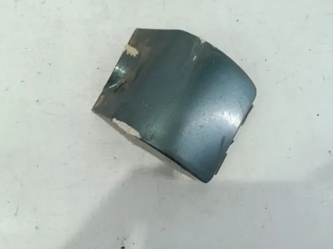 Tampa saia spoiler traseiro esquerdo VW Santana 92-97