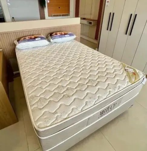 Cama de casal em molas ensacadas 25cm o colchão (novo)