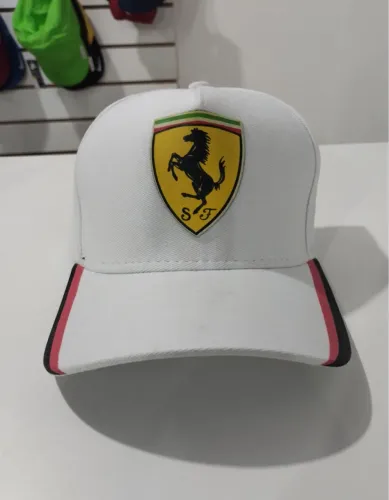 Boné Ferrari Branco