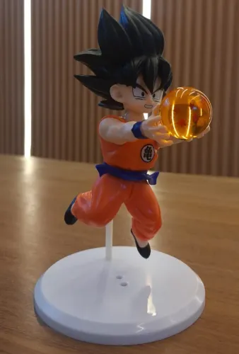 Action Figure Goten Com Esfera do Dragão