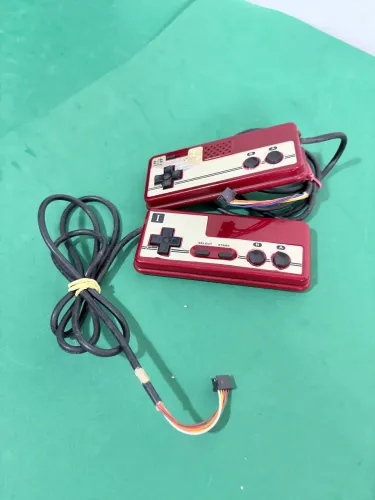 Par de controles family computer NES Nintendo