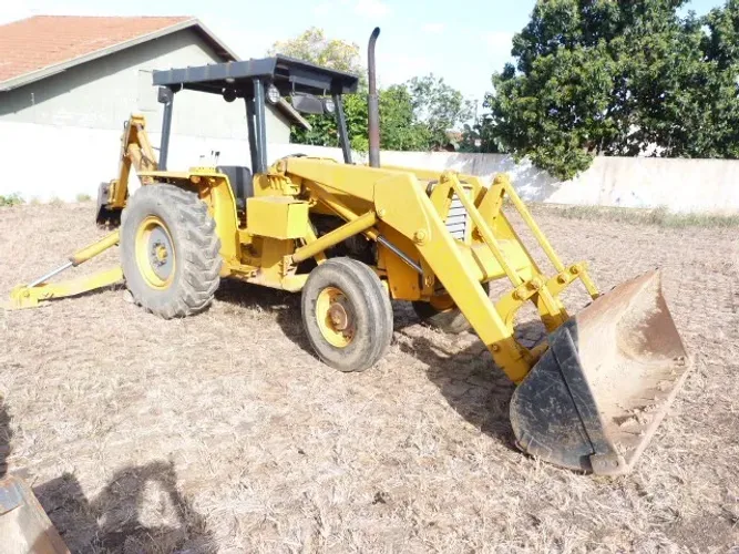 RETRO ESCAVADEIRA MF 4X2