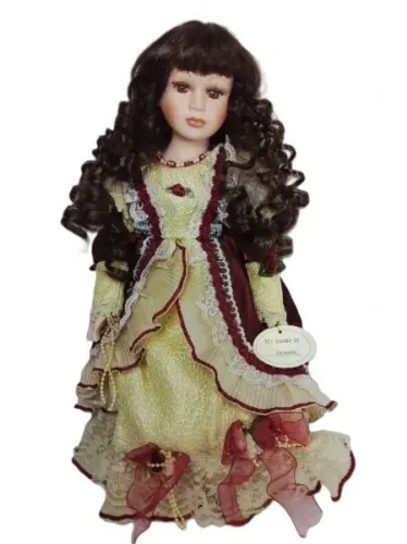 Boneca em Porcelana Esmeralda - Etiqueta original - 41 cm de altura 