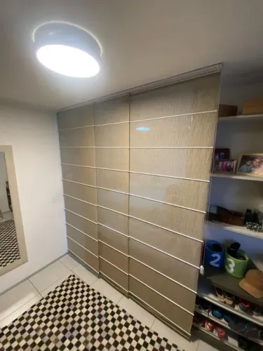 Cortinas de rolo em tecido bege