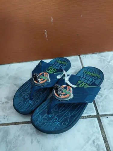 Chinelo infantil Hot wheels