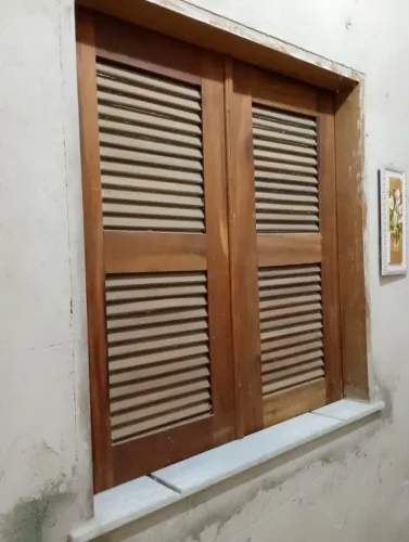 Vendo Janelas Veneziana de Madeira Completa 
