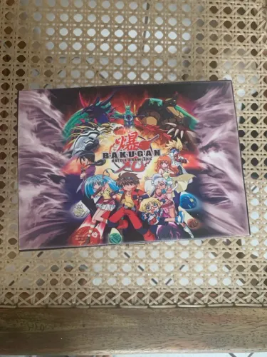 Porta cartas Bakugan em madeira