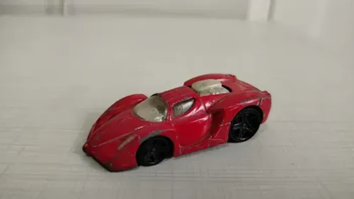 Miniatura Enzo Ferrari Tooned Hot Wheels 1/64