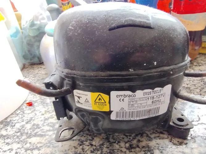 Compressor de geladeira Panasonic com defeito 