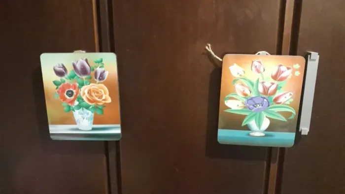 2 Quadros Pequenos Decorativos De Vasos De Flores - 24 Cm X 20 Cm (Envio Pela OLX Pay)