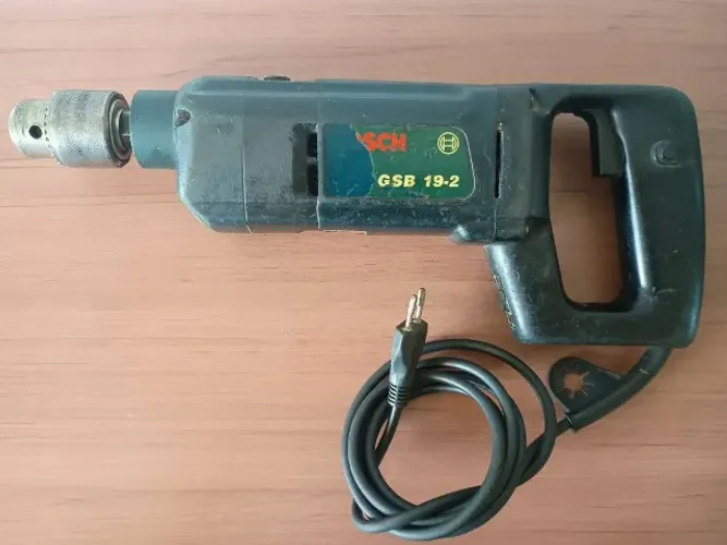 Furadeira Profissional Bosch 220v GSB 19-2 --- Usada ( GRANDE )