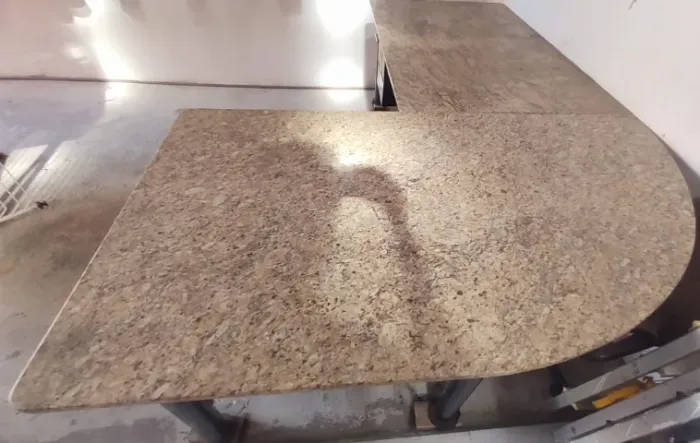 Mesa de Ferro e Marmore