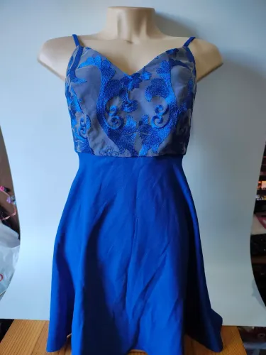 Vestido de festa curto Azul com Detalhes Bordados