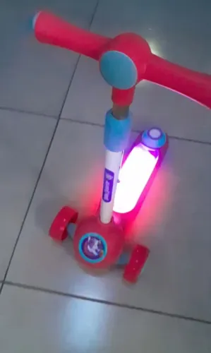 OFERTA PATINETE COM MÚSICA  E LED NAS RODAS DE SILICONE 