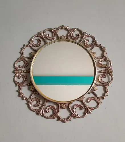 Antigo espelho de parede redondo em bronze <br><br>30 cm de diâmetro