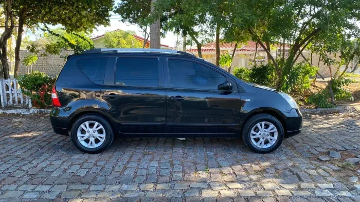Nissan Livina versão top(Carro não quebra)