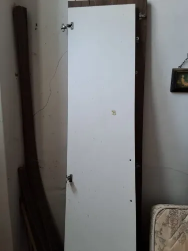 Portas e madeiras de guarda roupa