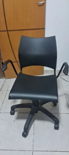 Cadeira de escritório, anatômico, regulável e giratória. Muito pouco uso