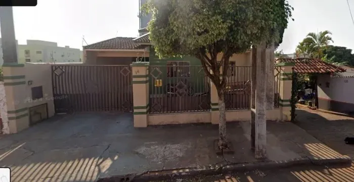 Casa de 4 dormitórios no Jardim Santo Antonio - Arapongas