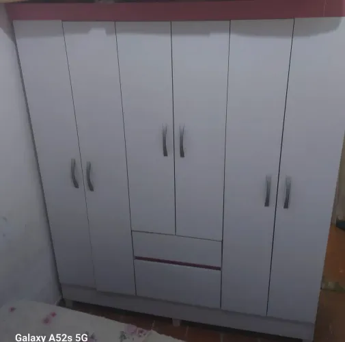 Guarda-Roupa Branco com 6 Portas