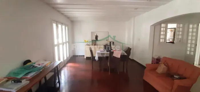 APARTAMENTO ESPAÇOSO com PERFIL CLÁSSICO e CONFORTO no CANAL 3