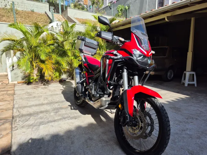Honda Africa Twin 1100 DCT 2021 - 9.200 km, impecável, revisada e com acessórios premium