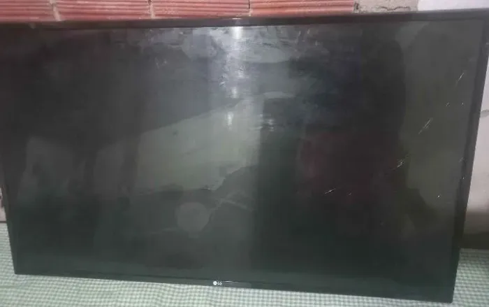TV 43' com defeito