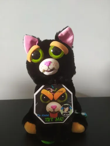 Feisty Gata Preta Língua 