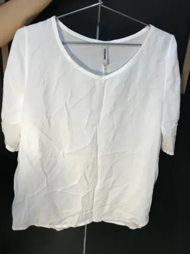 Blusa branca básica
