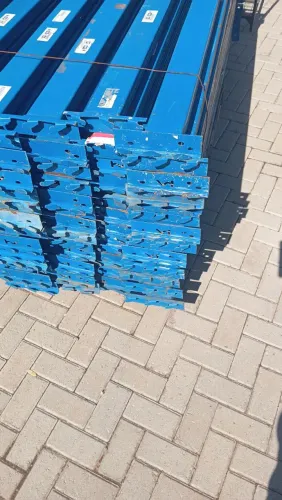 Porta paletes semi novo (30 módulos) por R$44.999,00