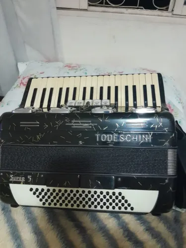 Acordeon Todeschini Super 5 Fio de Ouro