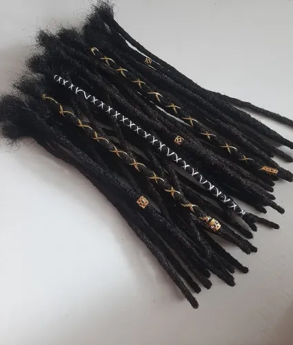 Dreads e acessórios para aplicação em calvicie disponível 