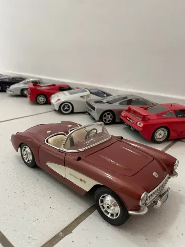 Miniatura Corvette 1/18 - BURAGO