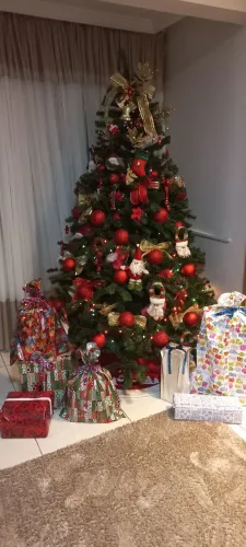 Árvore de Natal 2m + Bolas e laços