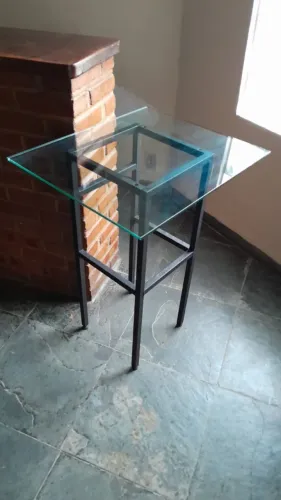 Aparador Ferro Preto com Tampo de Vidro Temperado