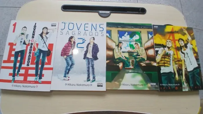Mangá Jovens Sagrados Usado vol. 1-4