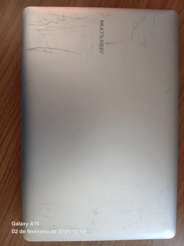 Vendo para tirar peças, tela intacta