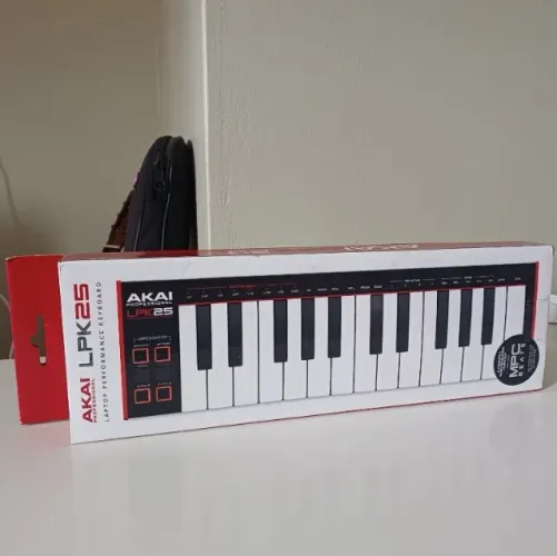 CONTROLADOR TECLADO AKAI LPK25