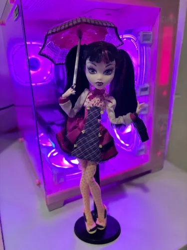Draculaura School Out - Monster High