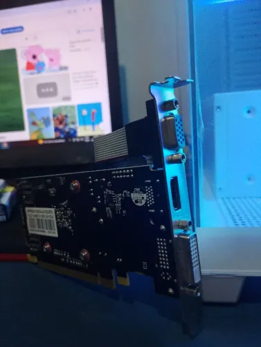 Placa de vídeo R5 220 HDMI VGA DVI roda free fire , Roblox e jogos leves moderados !!!