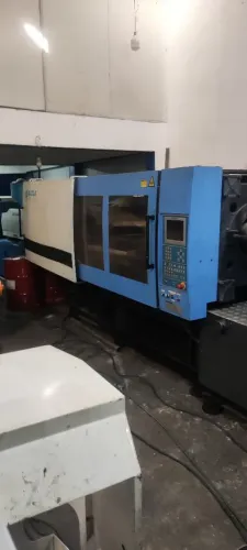 Máquinas injetoras e sopradoras para produção industrial 