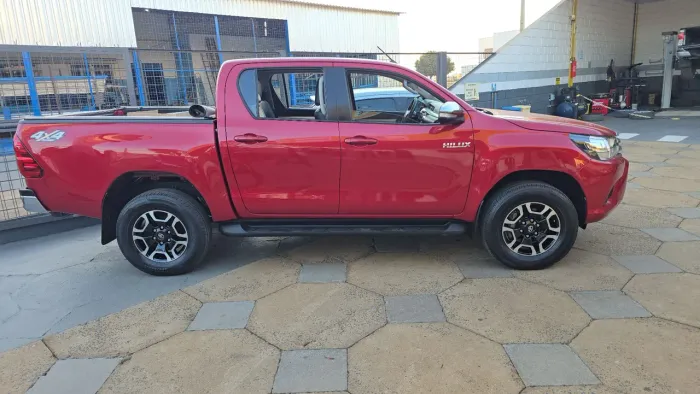 Toyota Hilux CD SRV 4X4 2.8 TDI Diesel Aut. 2017