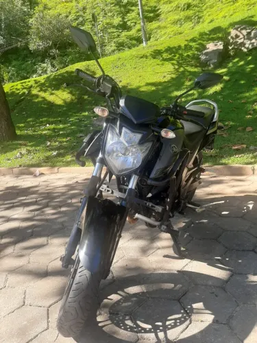 Yamaha Fazer 250 Preta 2017 com 57 Mil/Km