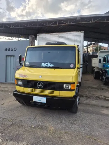 M. Benz 710 PLUS BAÚ | 2003/2003