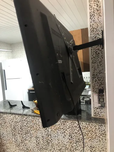 Tv Aoc para retirada de peça