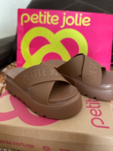 Petite jolie