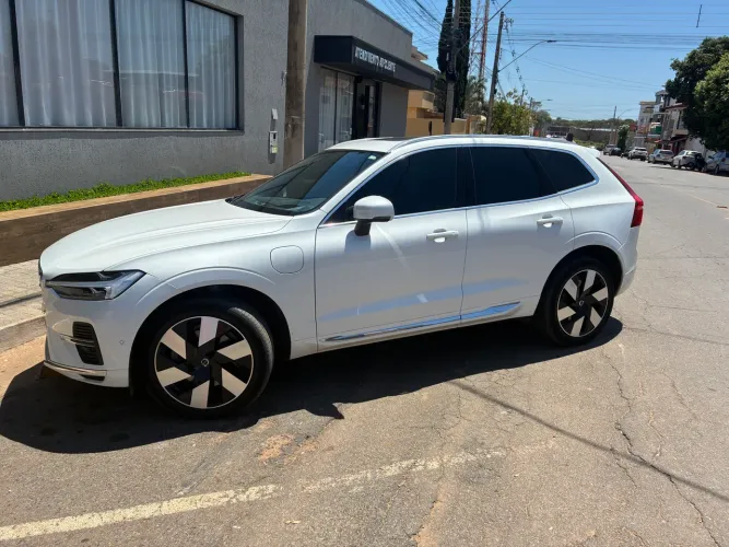 Volvo XC-60 T-8 Ultimate 2.0 AWD (híbrido) 2024