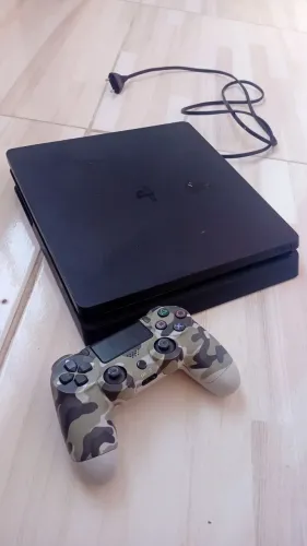 Playstation 4 com uma manete. Aceito iphone na troca.