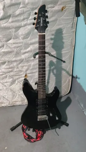 Yamaha RGX 121 Z + Pedaleira Tank G